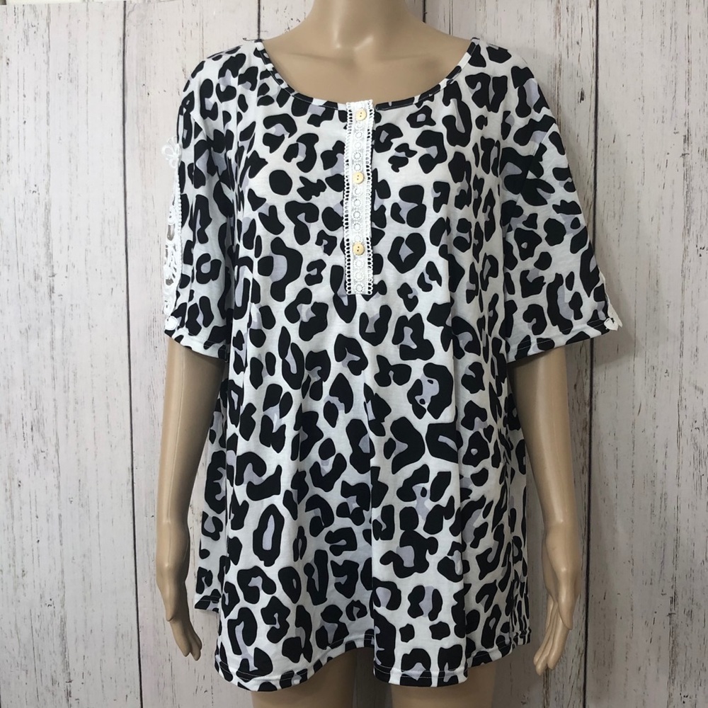 NWT LOVEU.DEAR Embroidered Lace Blouse